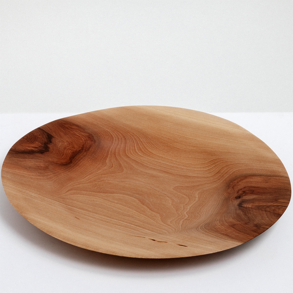 A round, himeshara (stewartia) wood plate, hand-turned by  artisan Yuki Kishi of Solmu Puut from thinned wood collected from Yakushima in Japan. On display at NiMi Projects Uk.