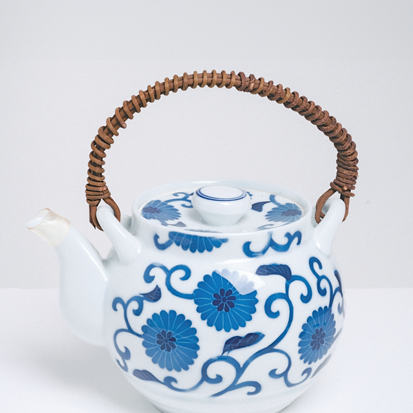 LARGE BLUE CHRYSANTHEMUM & VINE ARITA TEAPOT (SHOWA)